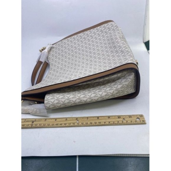 Michael Kors Newbury Medium Chain Vanilla Acorn Pebbled Leather Shoulder… - Picture 5 of 11